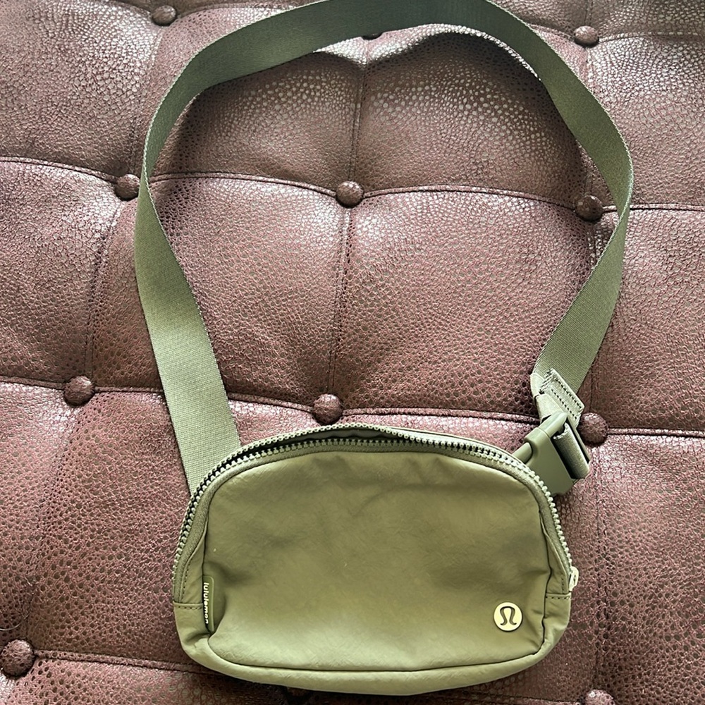 Lululemon everywhere belt bag 1L